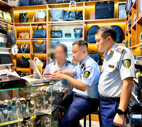 Xử lý hàng giải tại Saigon Square